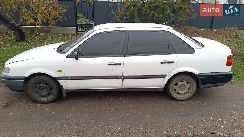 Седан Volkswagen Passat 1995 в Новоукраинке