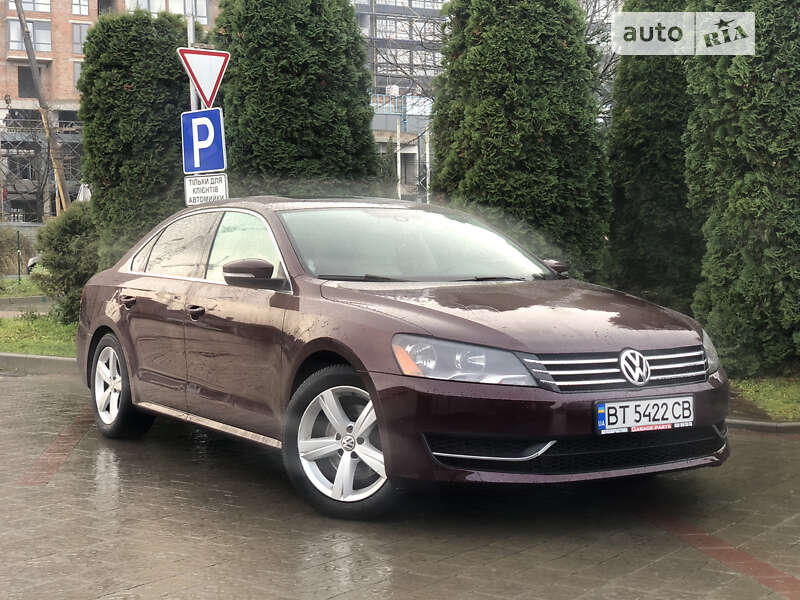 Седан Volkswagen Passat 2013 в Івано-Франківську