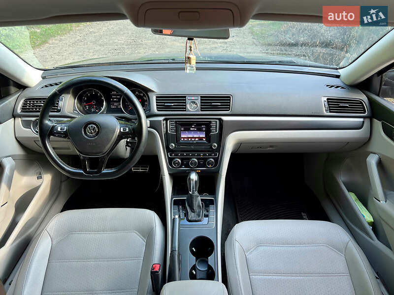 Седан Volkswagen Passat 2016 в Луцьку