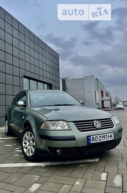 Седан Volkswagen Passat 2003 в Тячеві