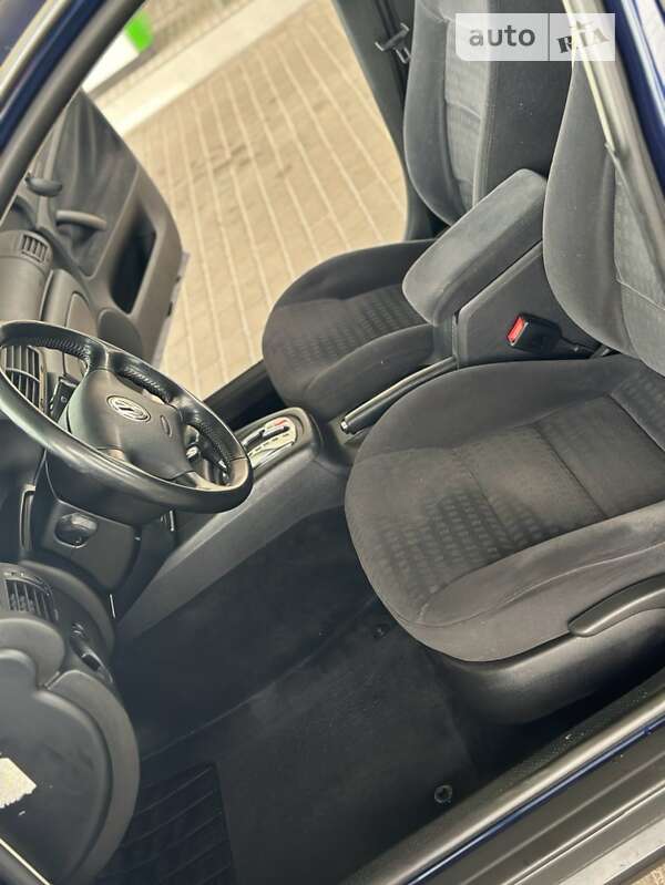 Седан Volkswagen Passat 2001 в Житомирі