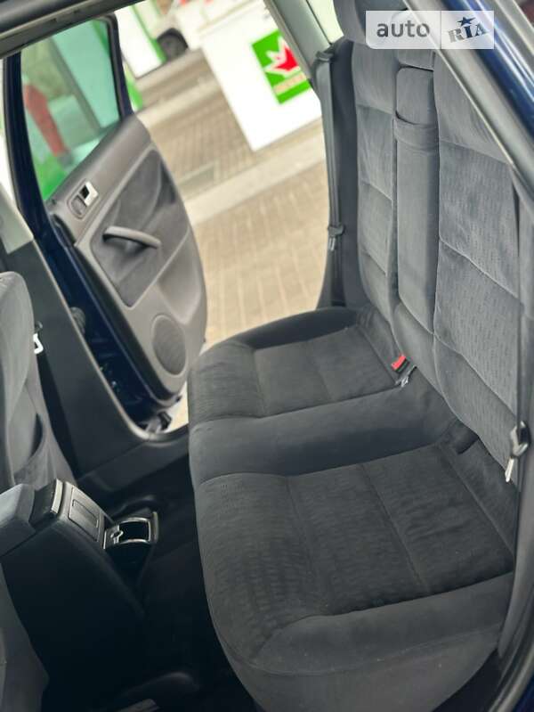 Седан Volkswagen Passat 2001 в Житомирі