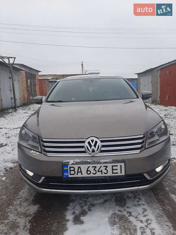 Седан Volkswagen Passat 2011 в Кропивницком