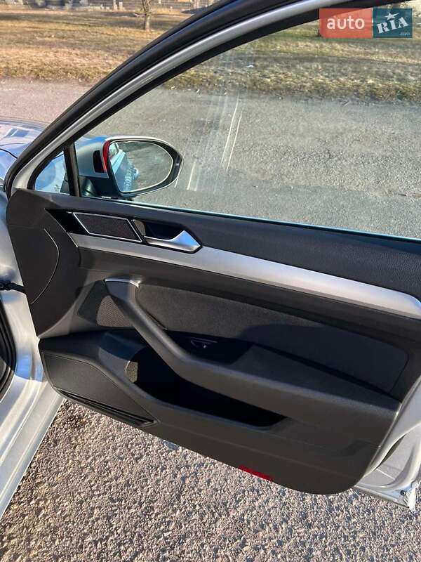 Универсал Volkswagen Passat 2015 в Полтаве