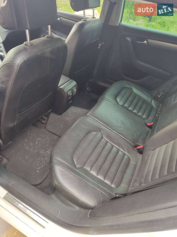 Универсал Volkswagen Passat 2011 в Старом Самборе