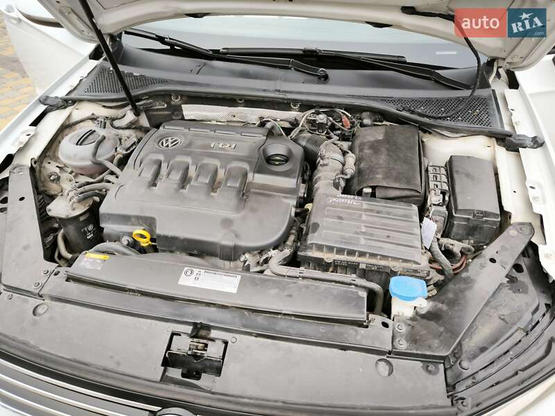 Універсал Volkswagen Passat 2015 в Дунаївцях