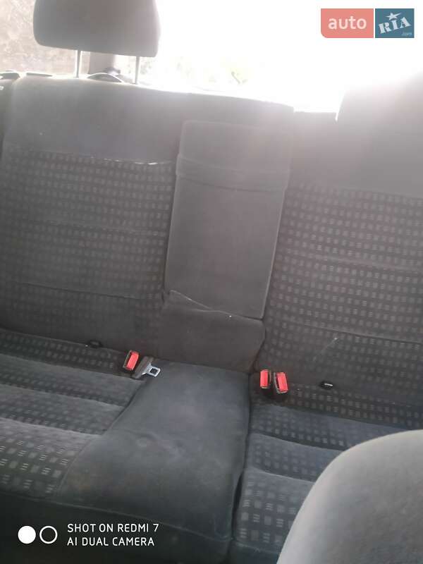 Універсал Volkswagen Passat 2001 в Тростянці