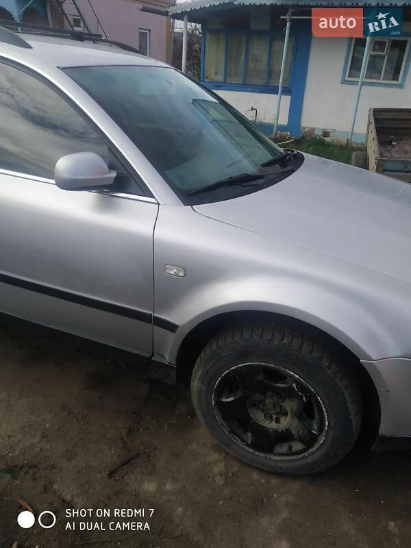 Універсал Volkswagen Passat 2001 в Тростянці