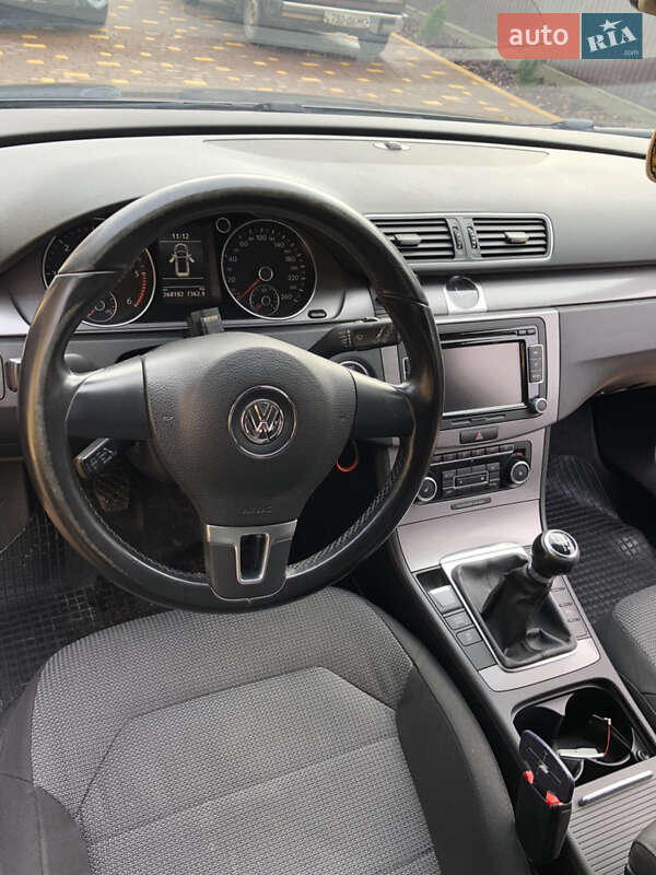 Универсал Volkswagen Passat 2011 в Новоселице