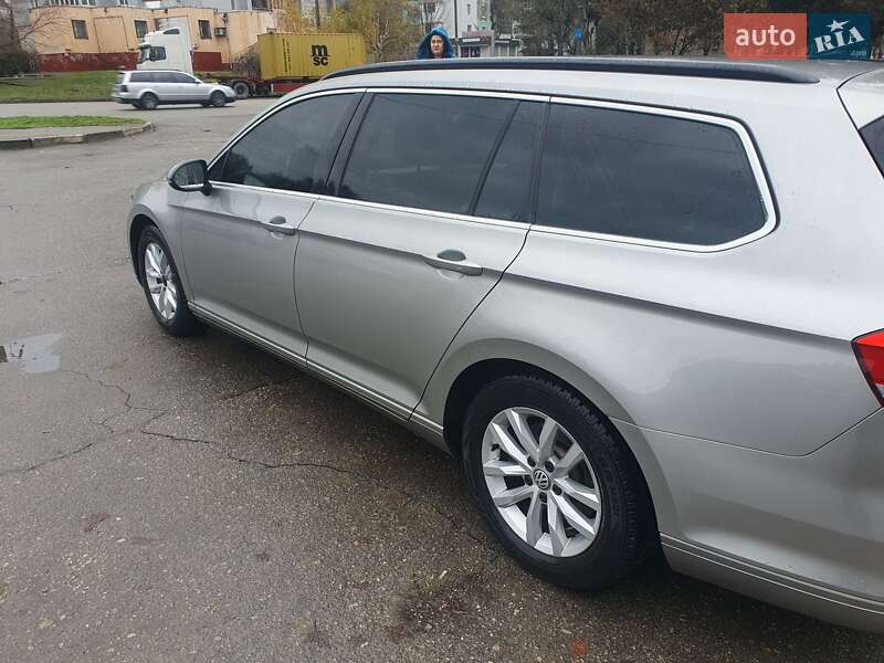 Універсал Volkswagen Passat 2015 в Запоріжжі