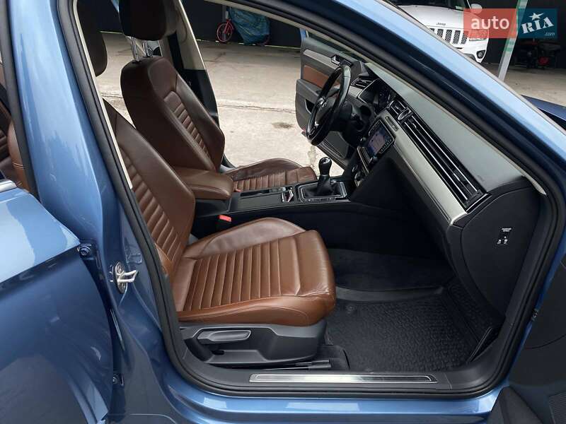 Седан Volkswagen Passat 2016 в Днепре