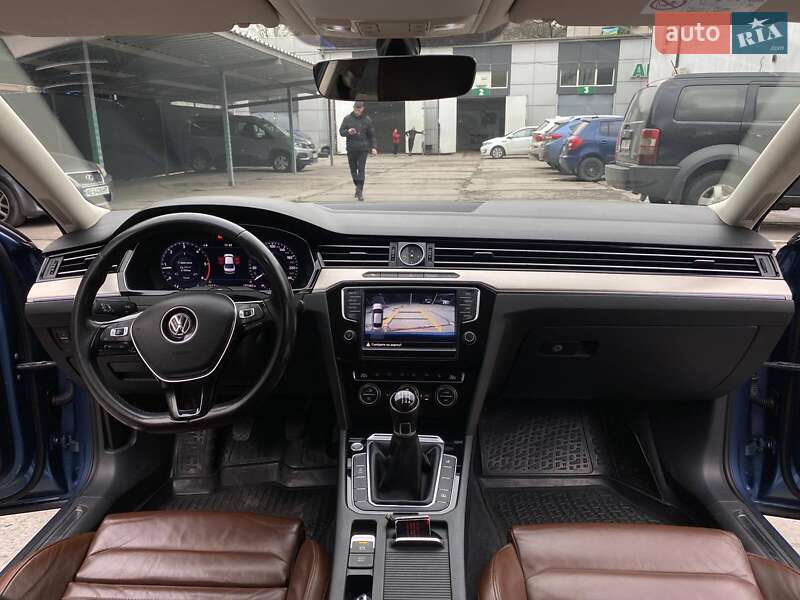 Седан Volkswagen Passat 2016 в Днепре