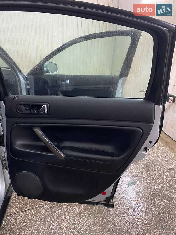 Седан Volkswagen Passat 2001 в Гребінці