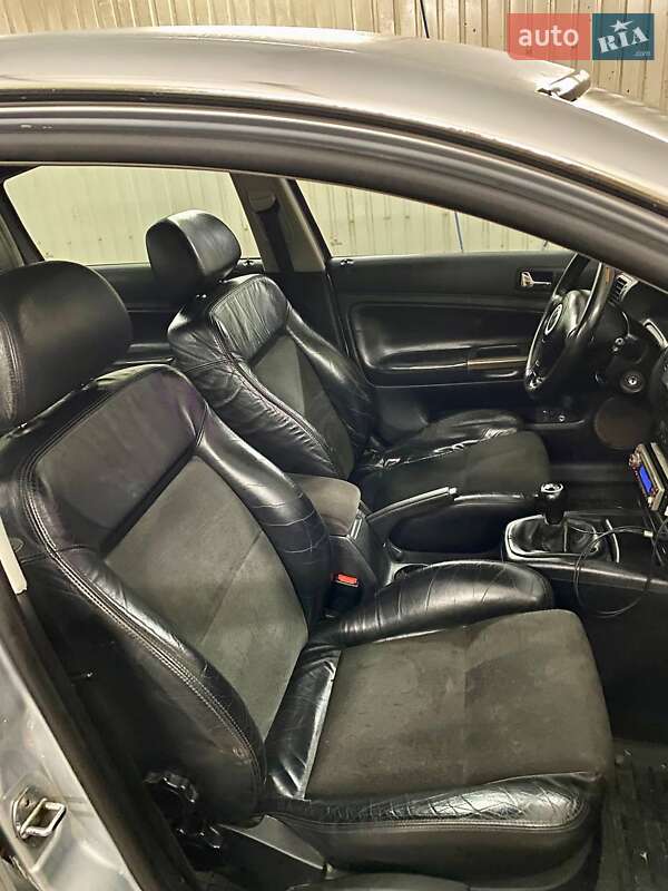 Седан Volkswagen Passat 2001 в Гребінці