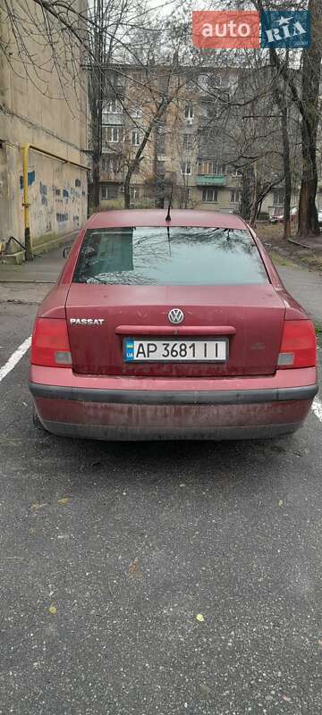 Седан Volkswagen Passat 1998 в Запорожье