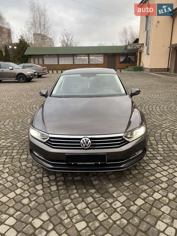 Седан Volkswagen Passat 2015 в  фото Седан Volkswagen Passat 2015 в