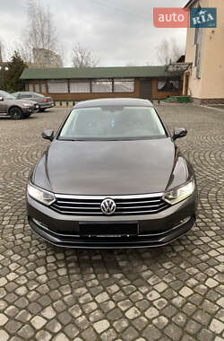 Седан Volkswagen Passat 2015 в  Седан Volkswagen Passat 2015 в