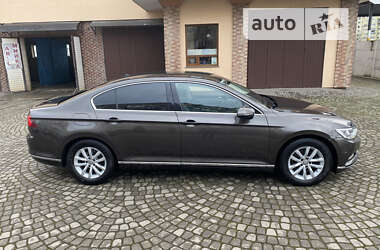 Седан Volkswagen Passat 2015 в  фото 8 Седан Volkswagen Passat 2015 в