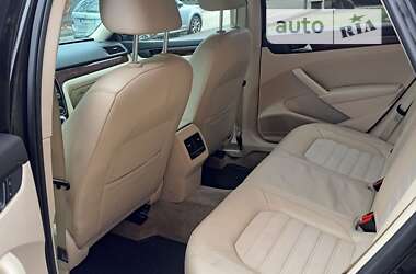 Седан Volkswagen Passat 2012 в Луцке