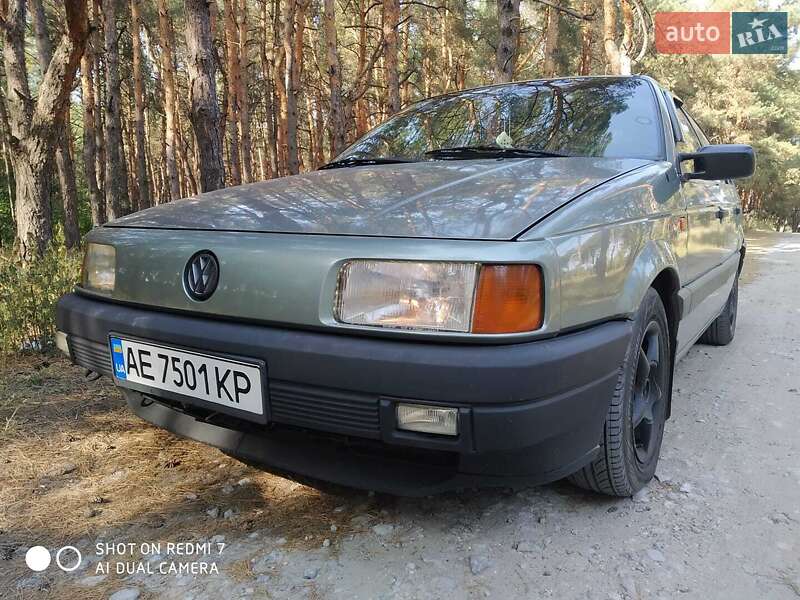 Седан Volkswagen Passat 1989 в Кам'янському