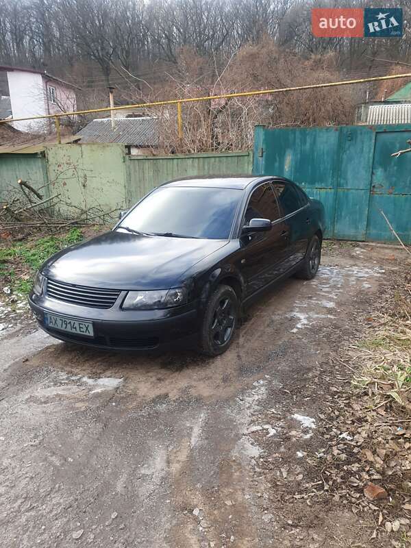 Седан Volkswagen Passat 1997 в Харькове