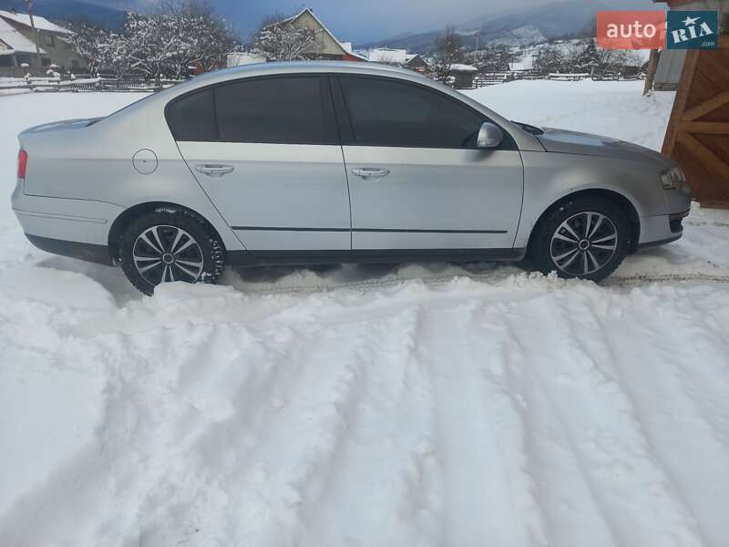 Седан Volkswagen Passat 2005 в Рахові