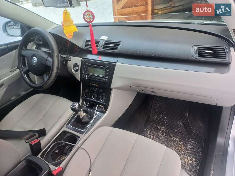 Седан Volkswagen Passat 2005 в Рахові