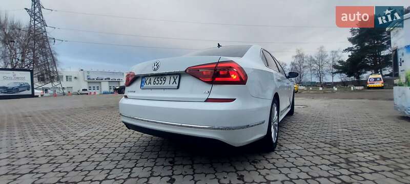 Седан Volkswagen Passat 2016 в Черновцах