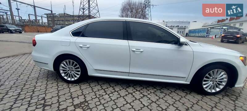 Седан Volkswagen Passat 2016 в Черновцах