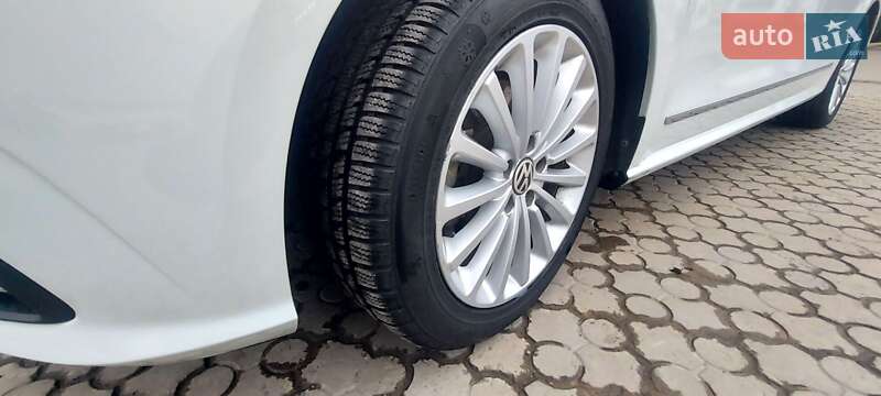 Седан Volkswagen Passat 2016 в Черновцах