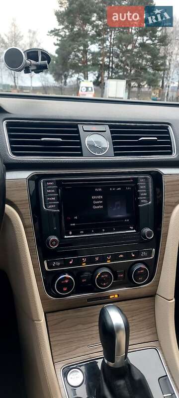 Седан Volkswagen Passat 2016 в Черновцах