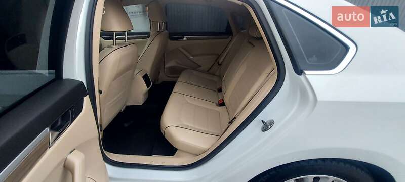 Седан Volkswagen Passat 2016 в Черновцах