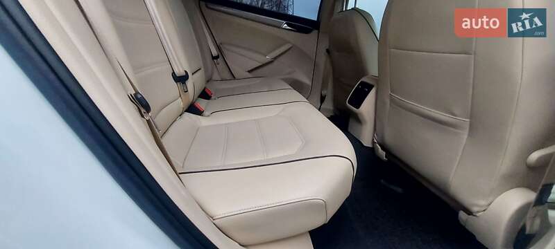 Седан Volkswagen Passat 2016 в Черновцах