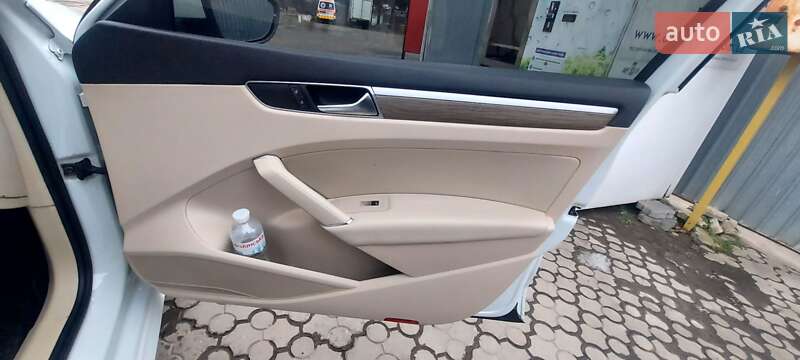 Седан Volkswagen Passat 2016 в Черновцах