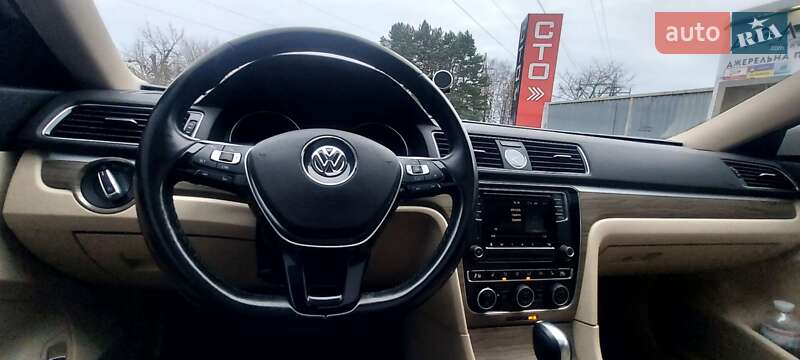Седан Volkswagen Passat 2016 в Черновцах