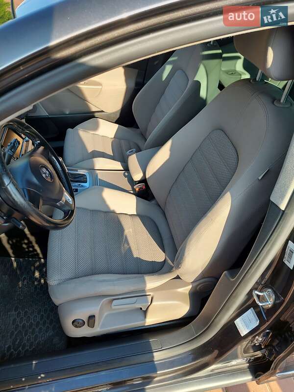 Универсал Volkswagen Passat 2010 в Врадиевке
