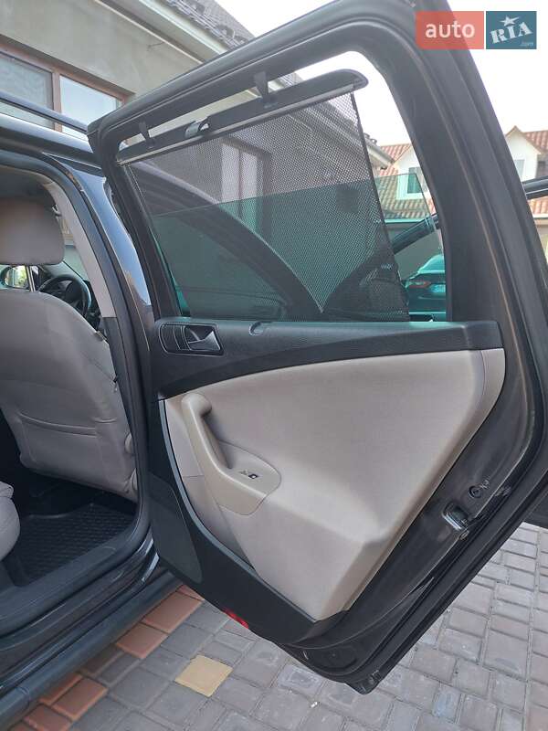 Универсал Volkswagen Passat 2010 в Врадиевке