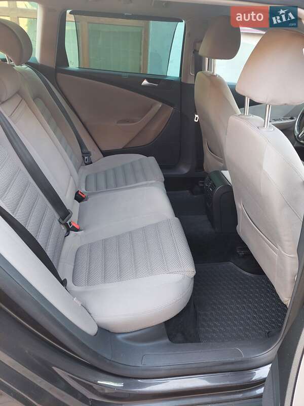 Универсал Volkswagen Passat 2010 в Врадиевке