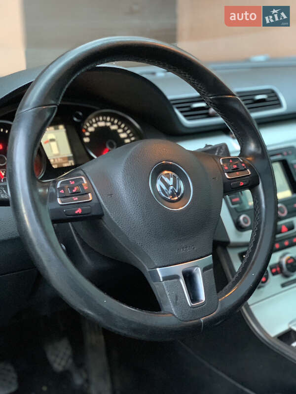 Універсал Volkswagen Passat 2013 в Стрию