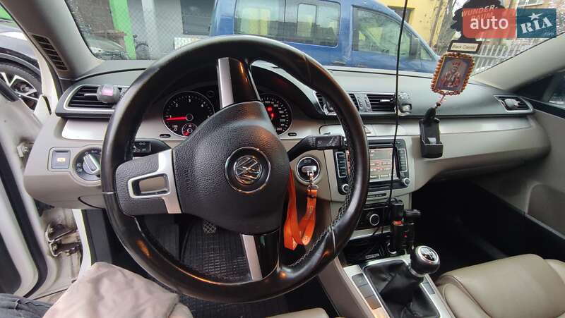 Універсал Volkswagen Passat 2010 в Тернополі