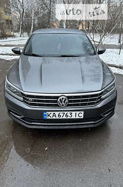 Седан Volkswagen Passat 2016 в Киеве
