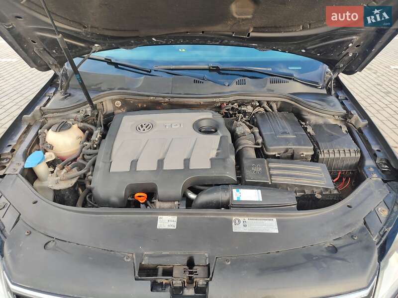 Універсал Volkswagen Passat 2011 в Луцьку