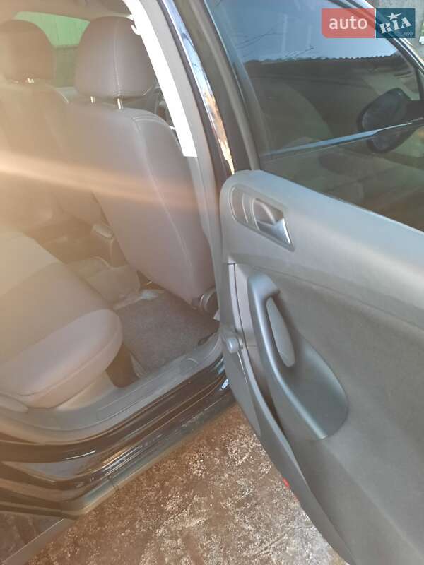 Универсал Volkswagen Passat 2010 в Запорожье