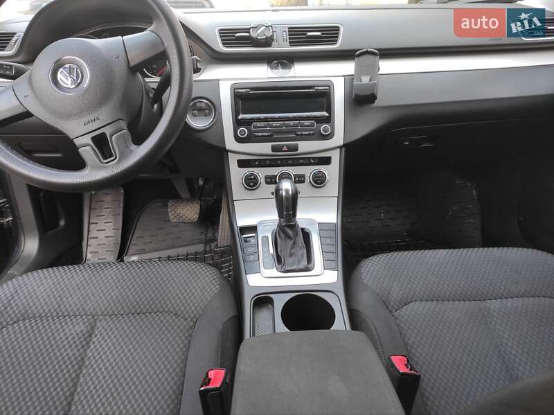 Універсал Volkswagen Passat 2012 в Києві