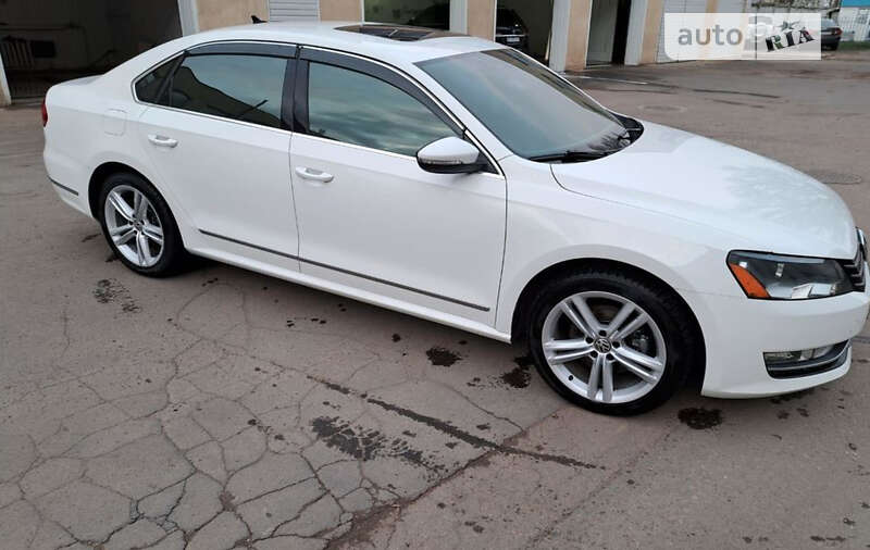 Седан Volkswagen Passat 2012 в Ивано-Франковске