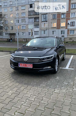 Универсал Volkswagen Passat 2015 в Червонограде