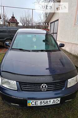 Седан Volkswagen Passat 1999 в Новоселице