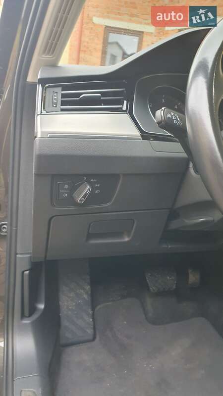 Универсал Volkswagen Passat 2017 в Самборе фото 14 Универсал Volkswagen Passat 2017 в Самборе