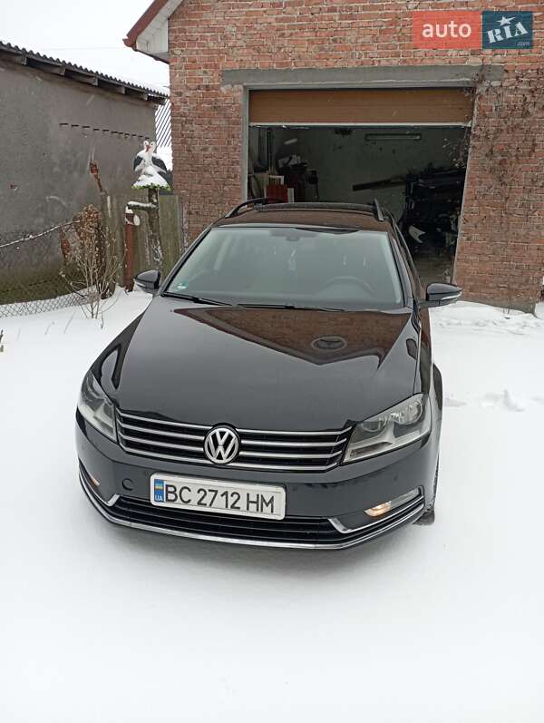Універсал Volkswagen Passat 2012 в Львові