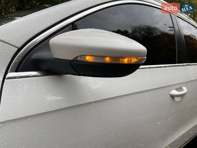 Универсал Volkswagen Passat 2011 в Львове